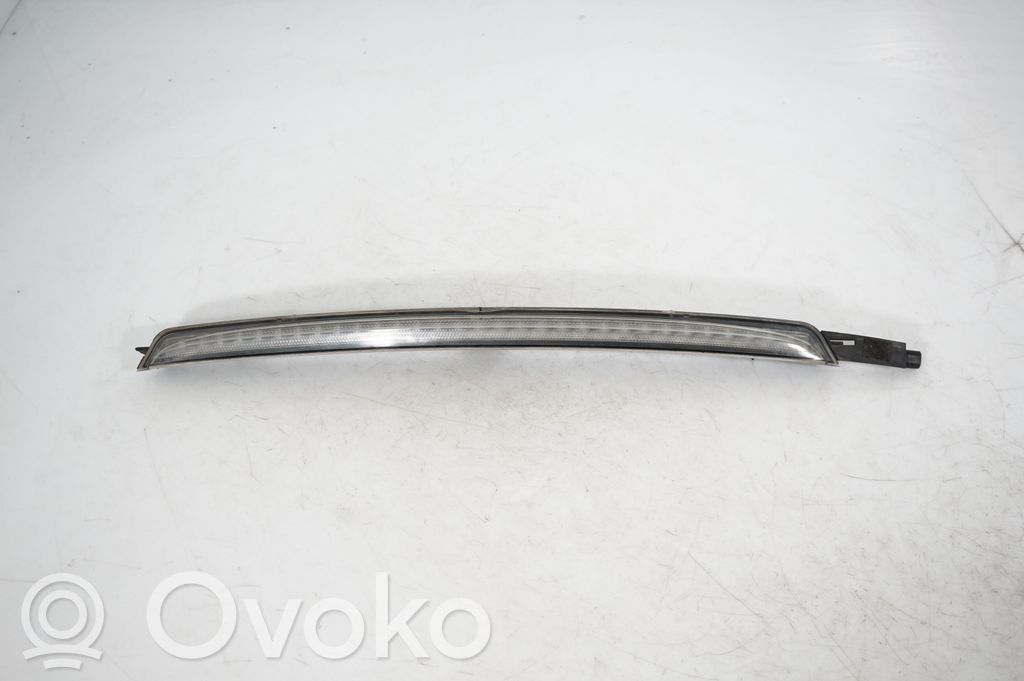 Third/center stoplight