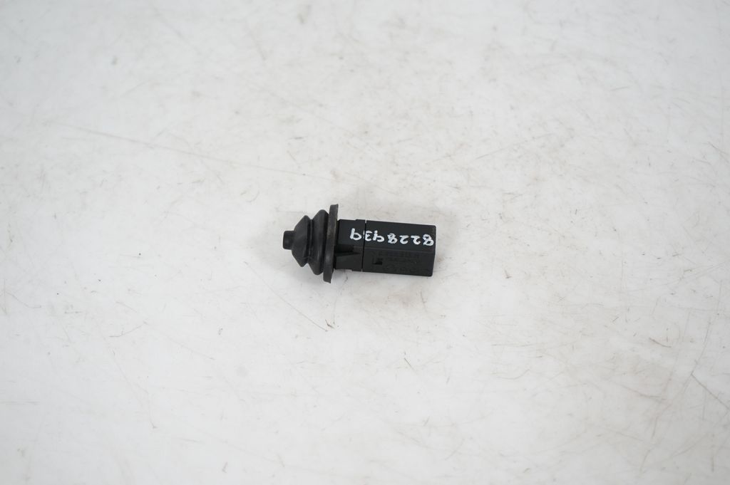 Fuel tank cap lock (3)