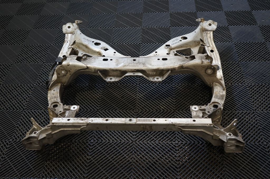 Front subframe (5)