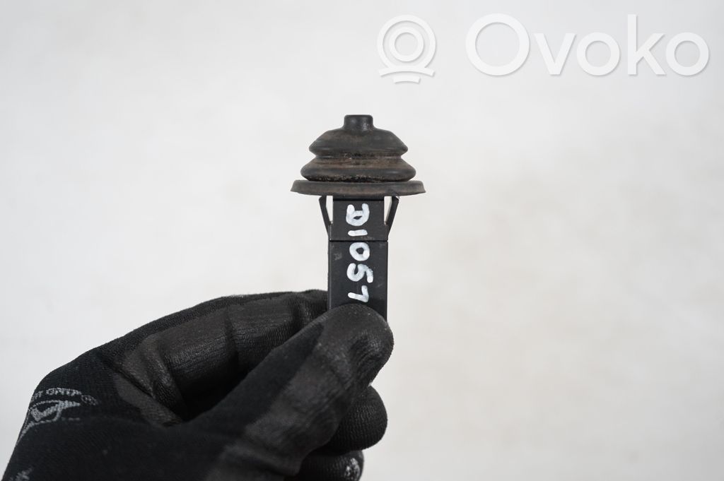 Fuel tank cap lock (6)