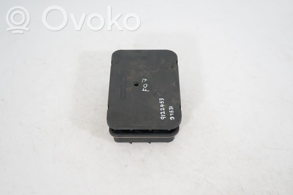 Quarter panel pressure vent (4)