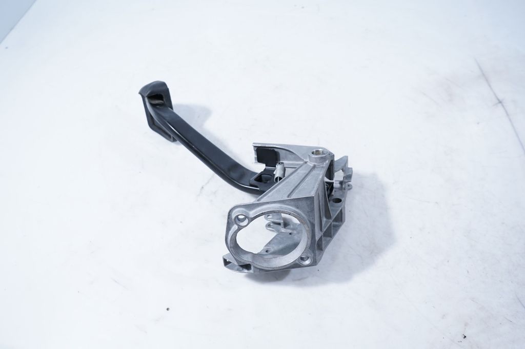 Brake pedal (6)