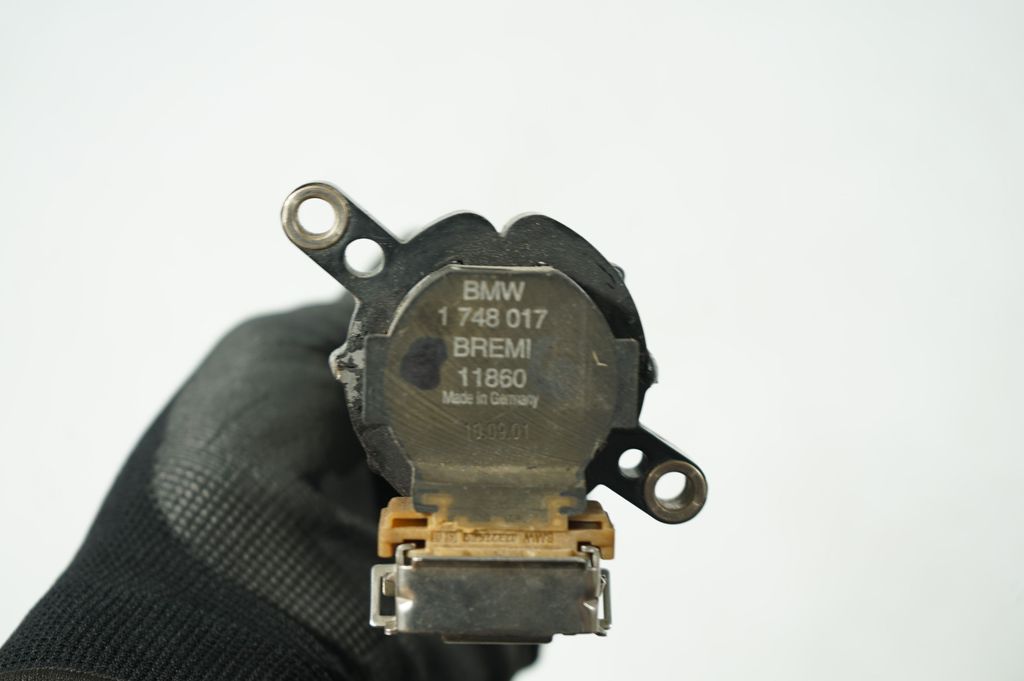 High voltage ignition coil (8)