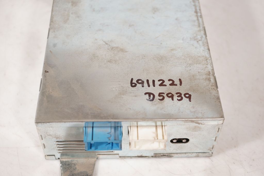 GPS navigation control unit/module (9)