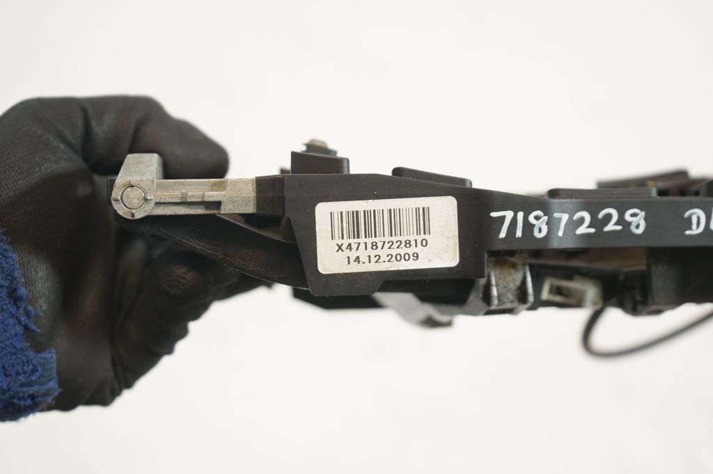 Front door exterior handle/bracket (9)