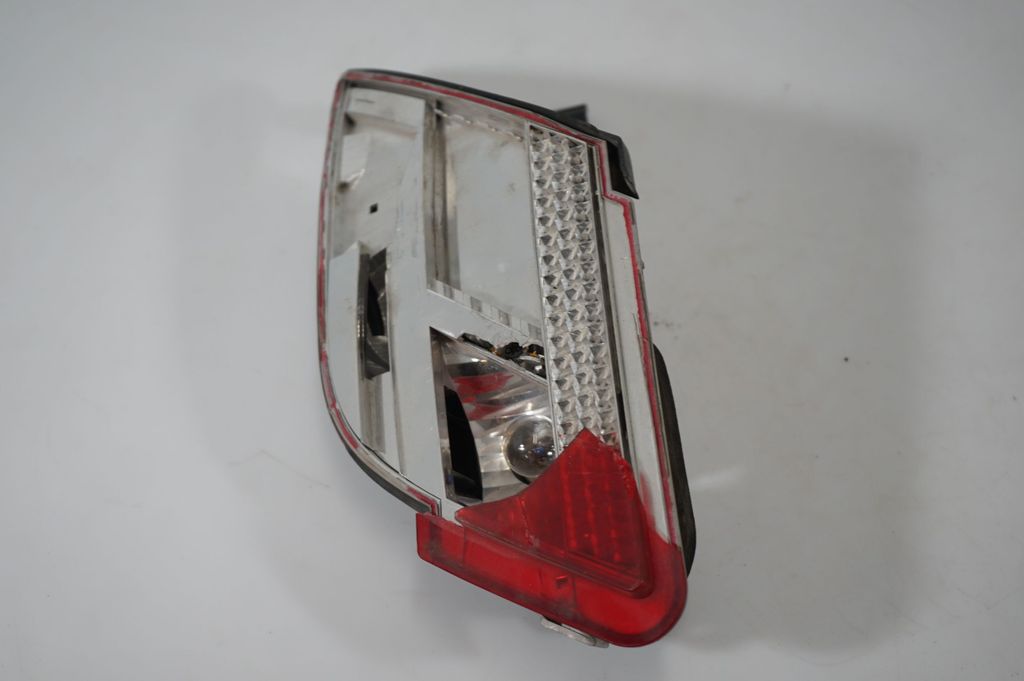 Tailgate rear/tail lights (2)