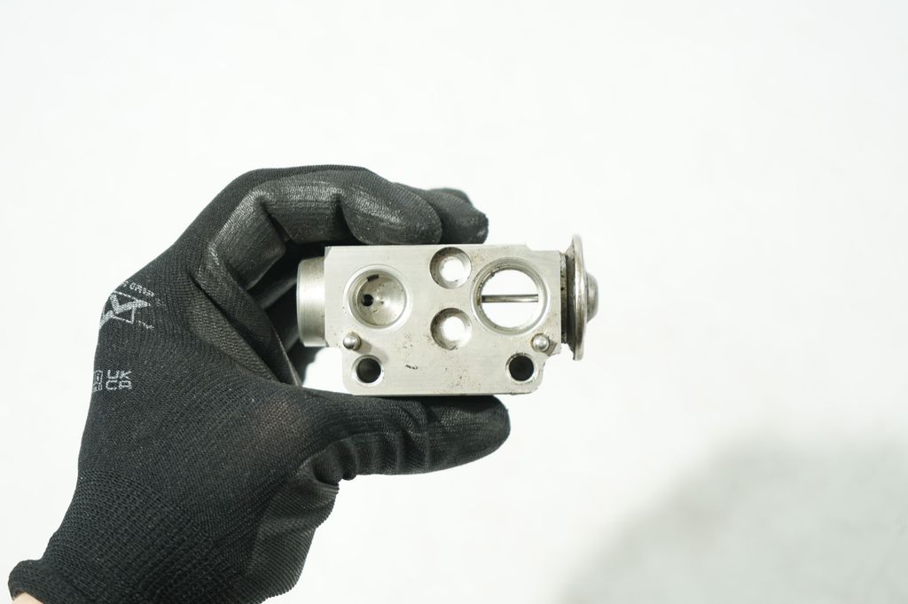 Air conditioning (A/C) expansion valve (8)