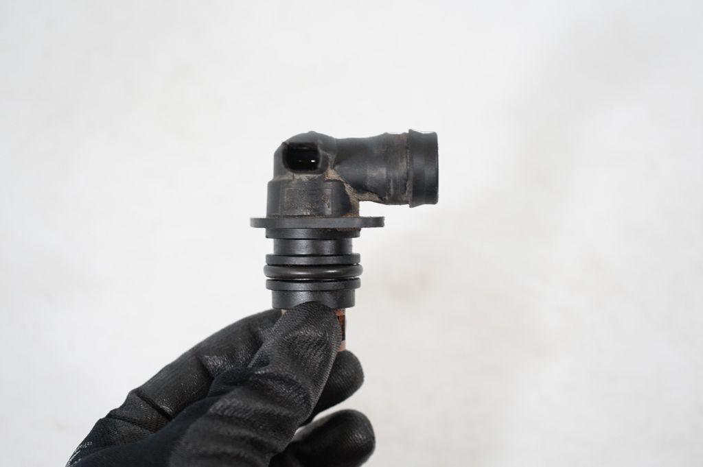 Breather hose/pipe (6)