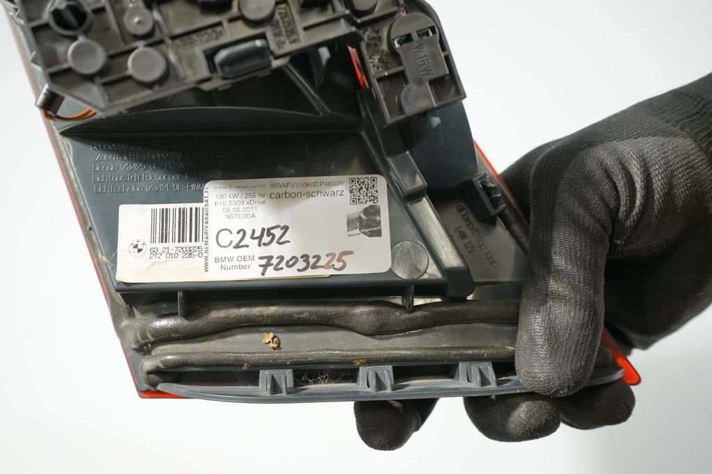 Tailgate rear/tail lights (8)