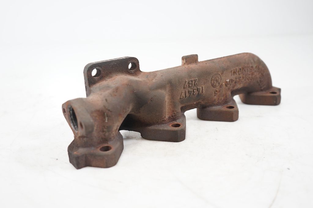 Exhaust manifold (7)