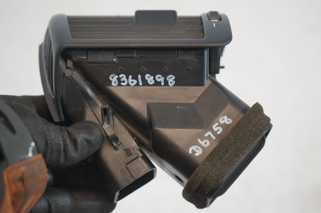 Dashboard side air vent grill/cover trim (8)