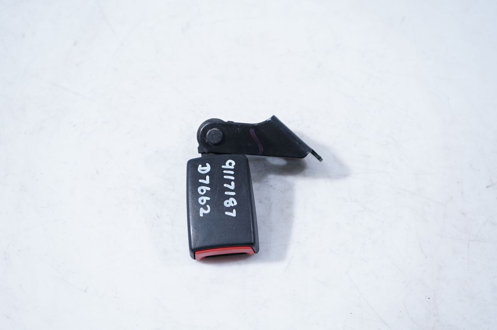 Rear seatbelt buckle (2)