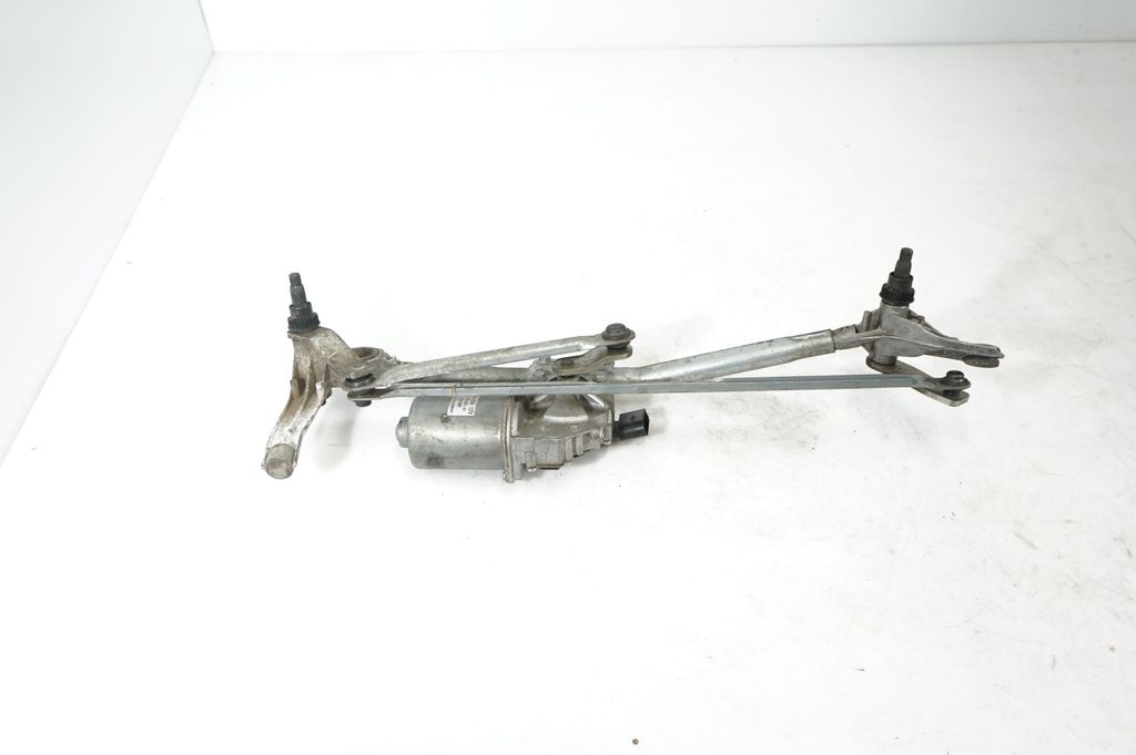 Front wiper linkage and motor (5)