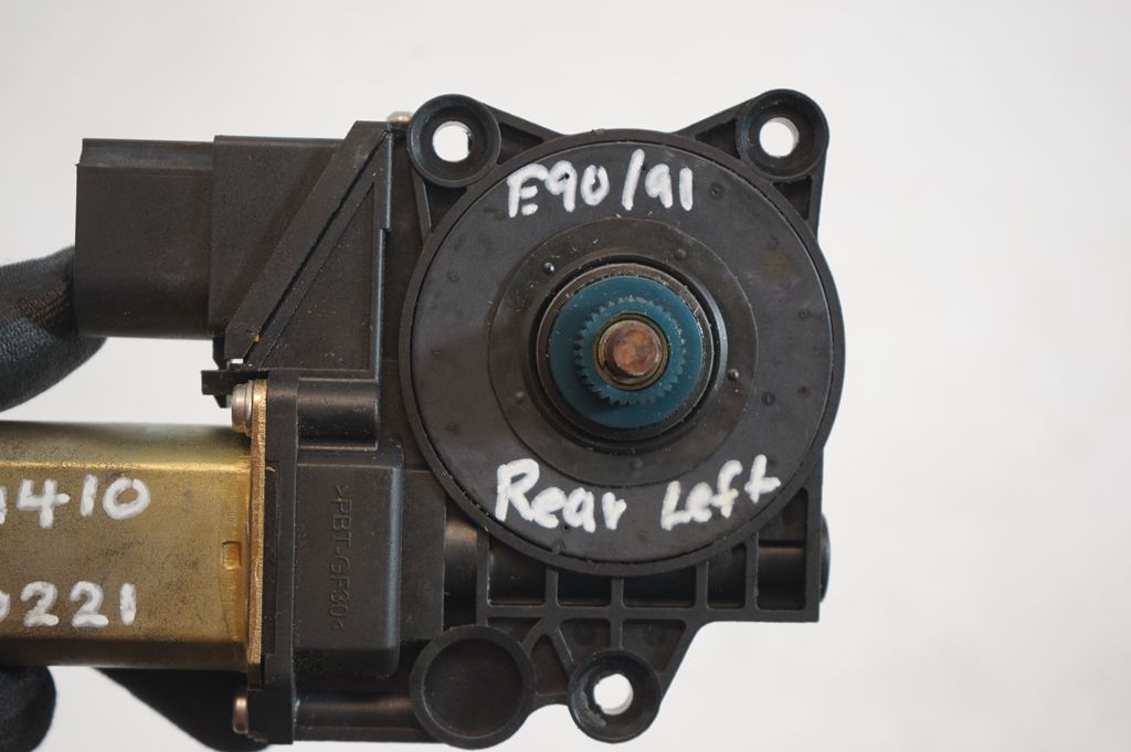 Rear door window regulator with motor (8)