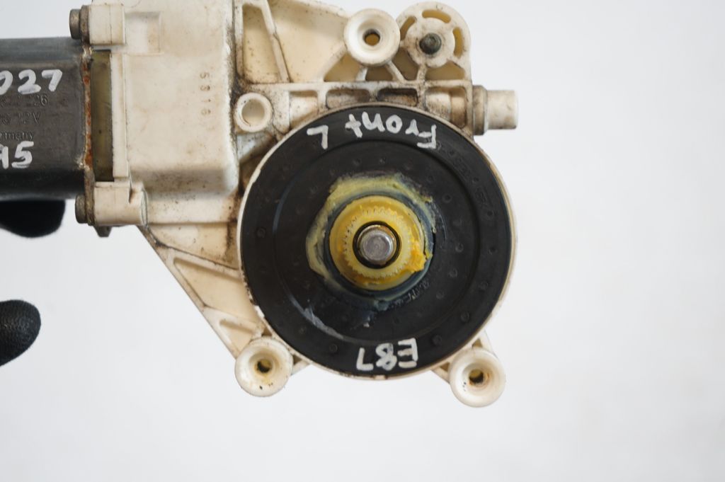 Front door window regulator with motor (7)