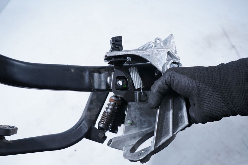 Pedal assembly (7)