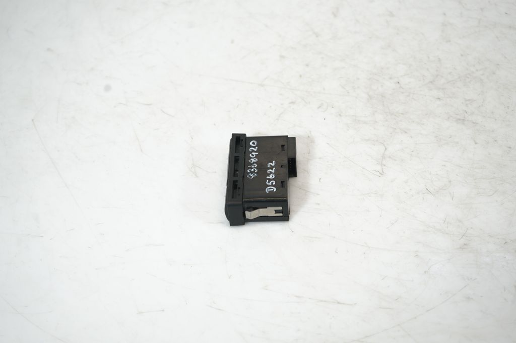 Hazard light switch (2)