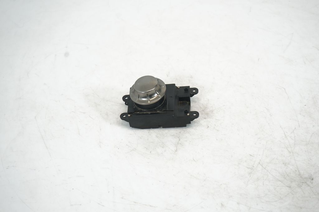 Multifunctional control switch/knob (4)