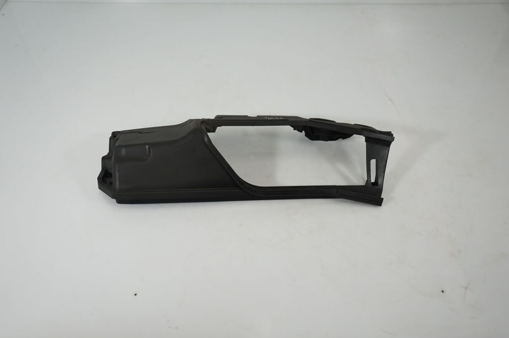 Engine cover (trim) (3)