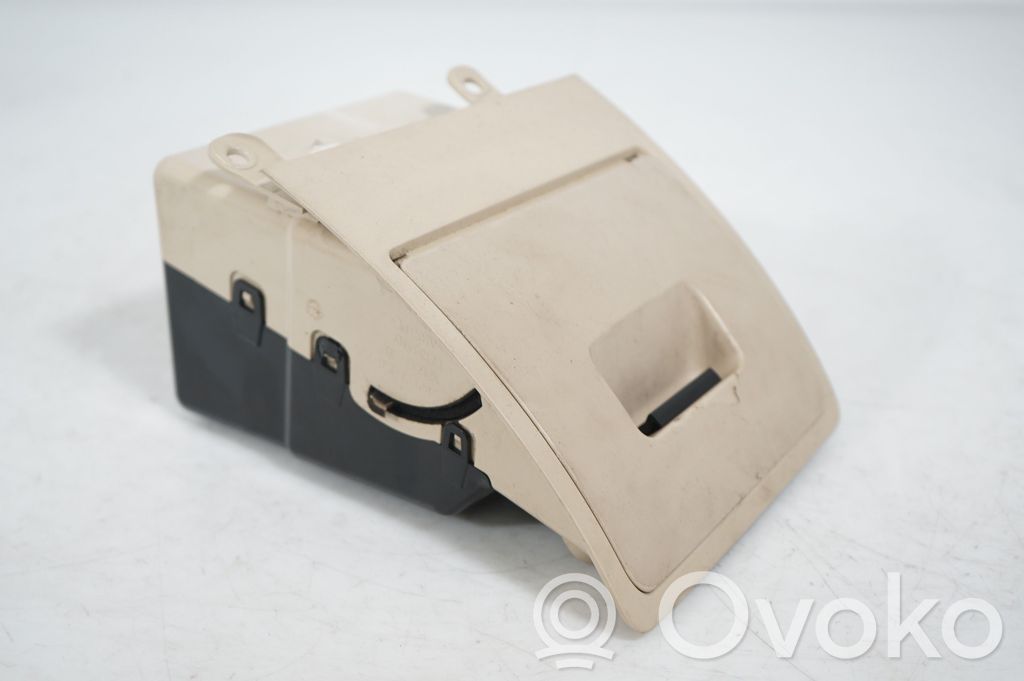 Glove box (6)