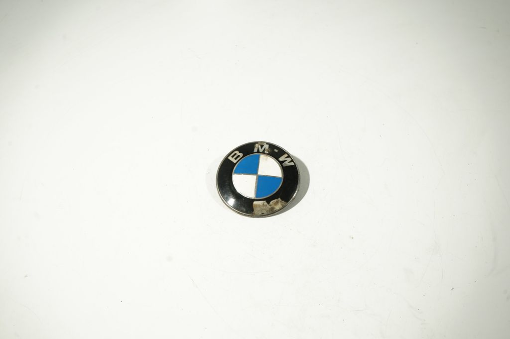 Manufacturer badge logo/emblem
