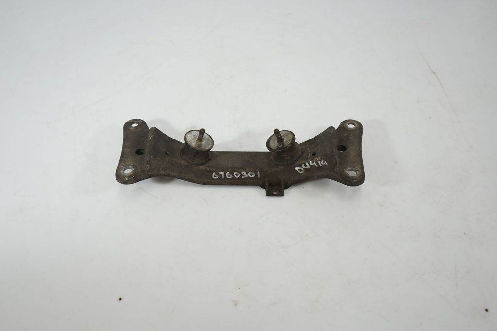 Gearbox mounting bracket