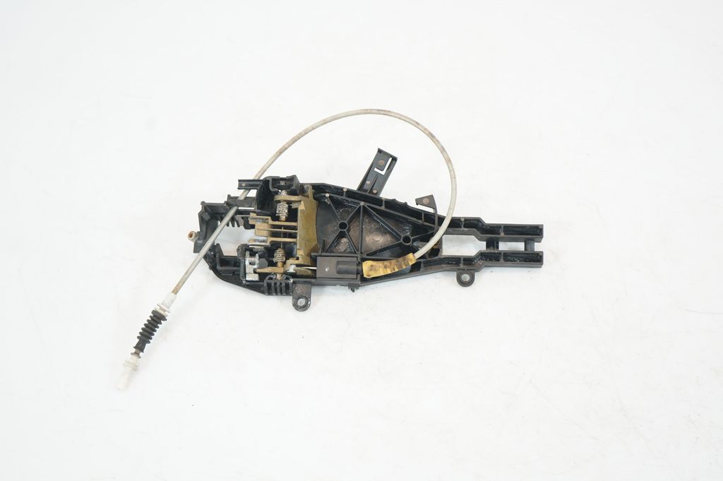 Rear door exterior handle/bracket (5)