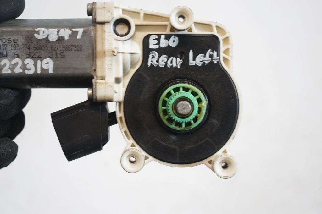 Rear door window regulator with motor (7)