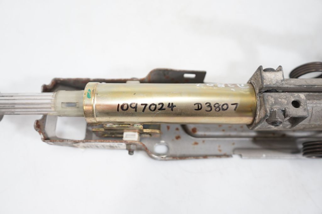 Steering wheel axle (10)