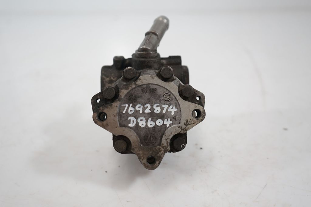 Power steering pump (10)