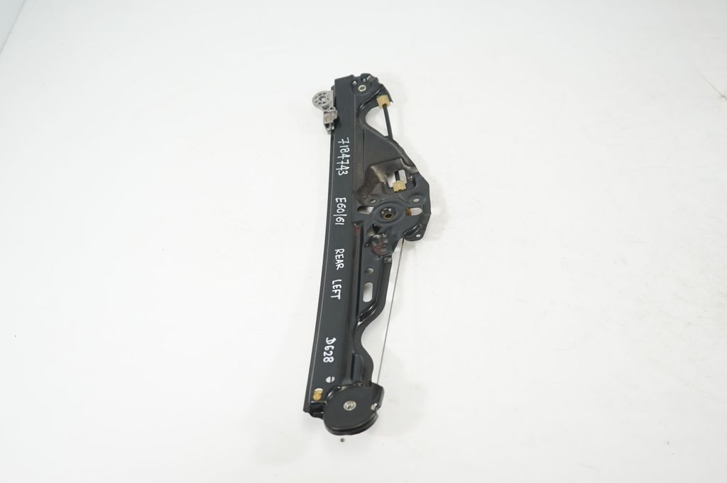 Rear door window regulator with motor (2)
