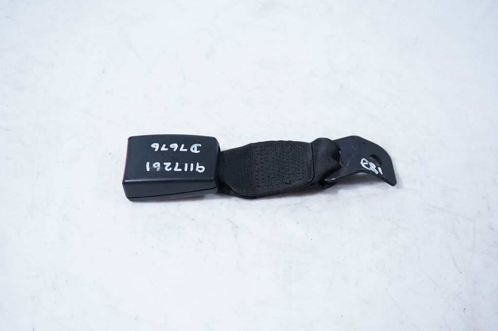 Rear seatbelt buckle (3)