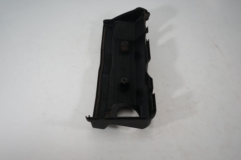 Engine cover (trim) (5)