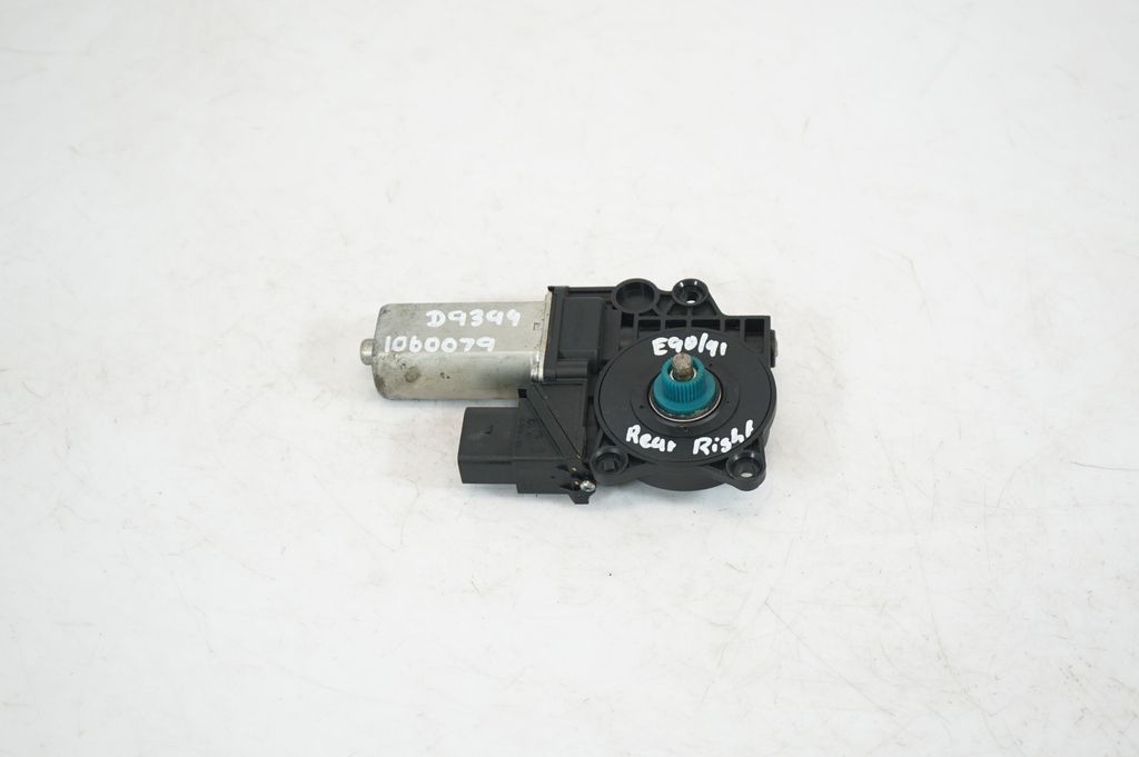 Rear door window regulator with motor