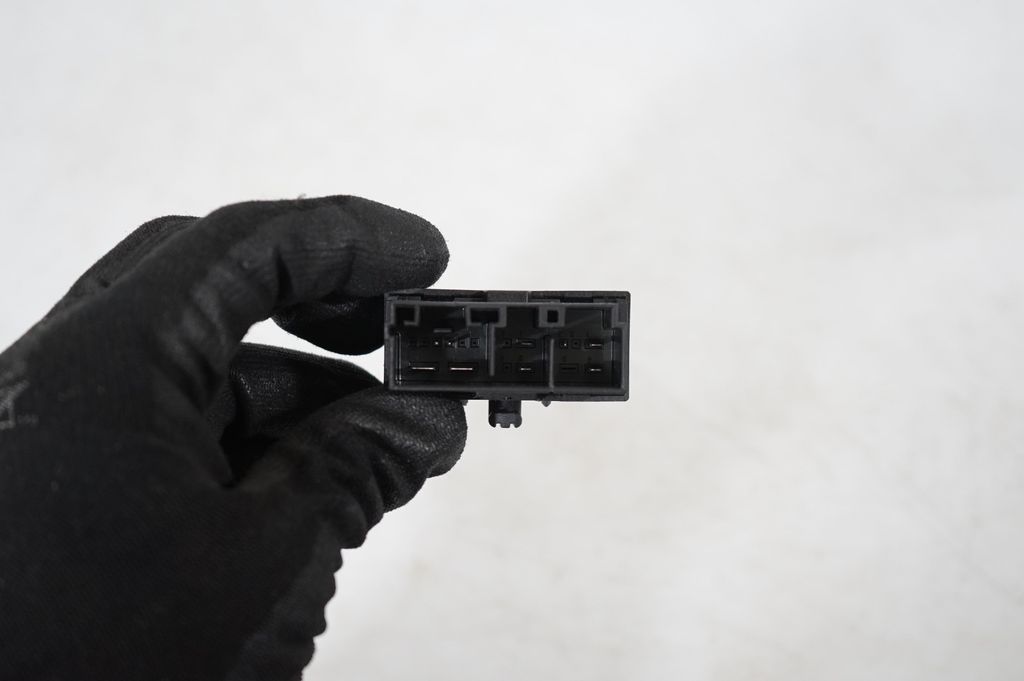 Seat control module (6)