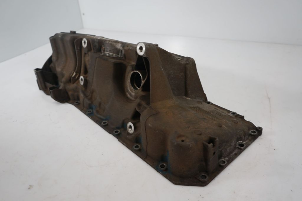 Oil sump (6)