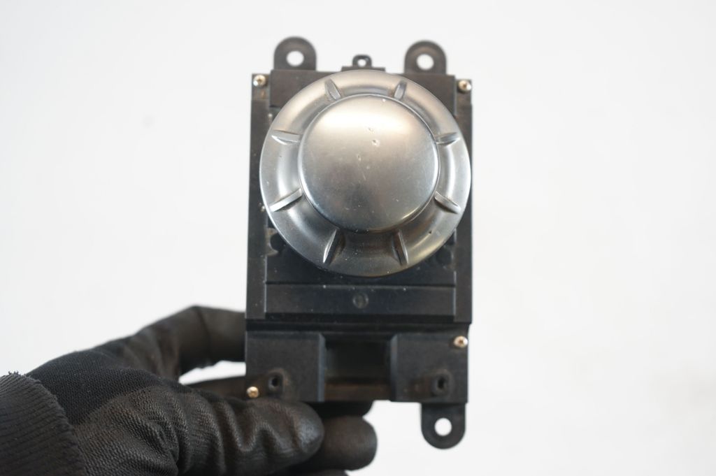 Multifunctional control switch/knob (7)