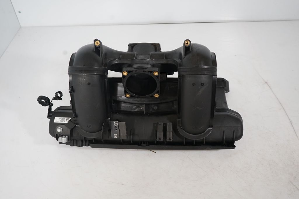 Intake manifold (8)
