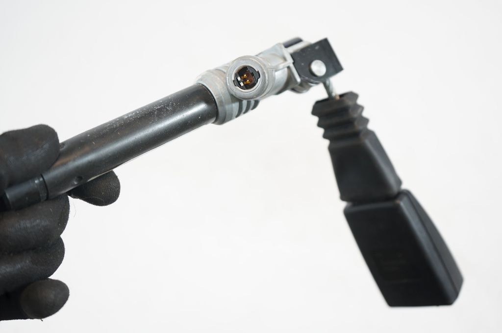 Rear seatbelt buckle (6)