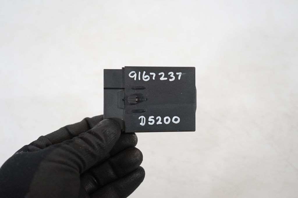 Seat control module (8)