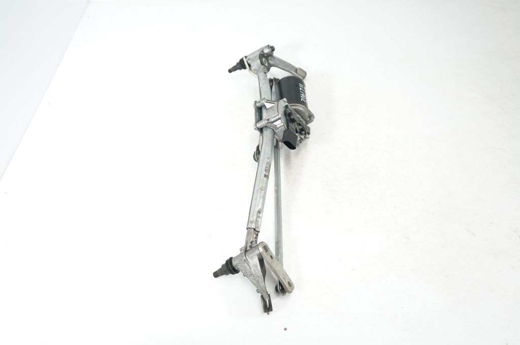 Front wiper linkage and motor (4)