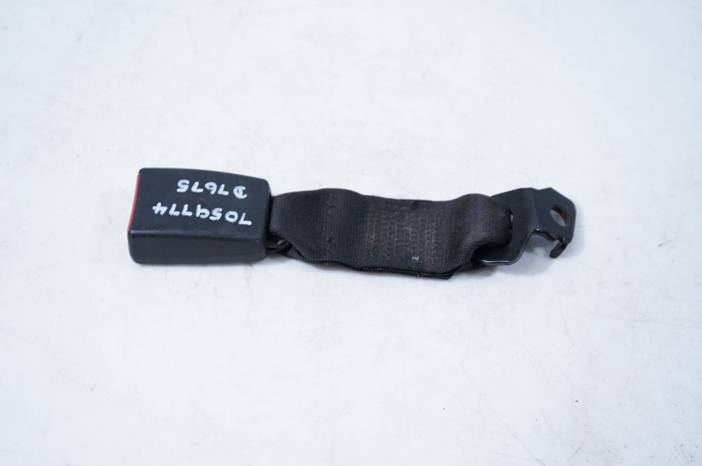 Rear seatbelt buckle (3)