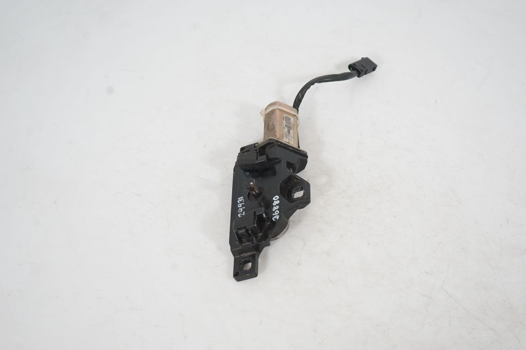 Tailgate/trunk/boot lift motor (2)