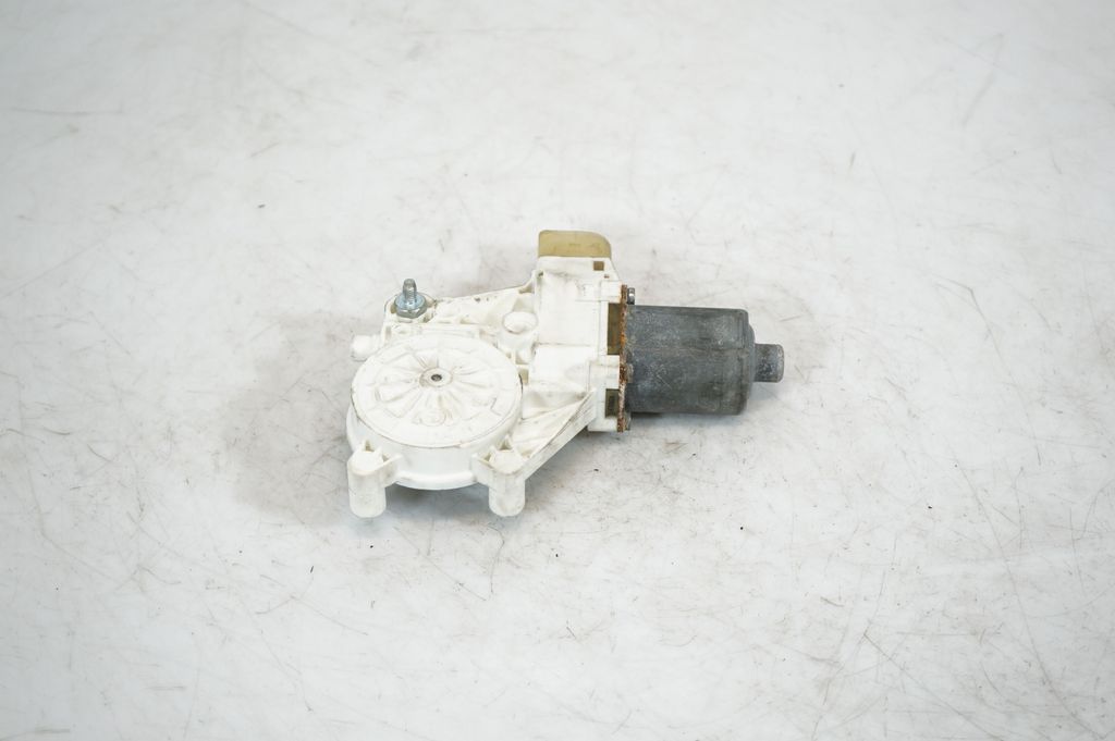 Front door window regulator with motor (5)