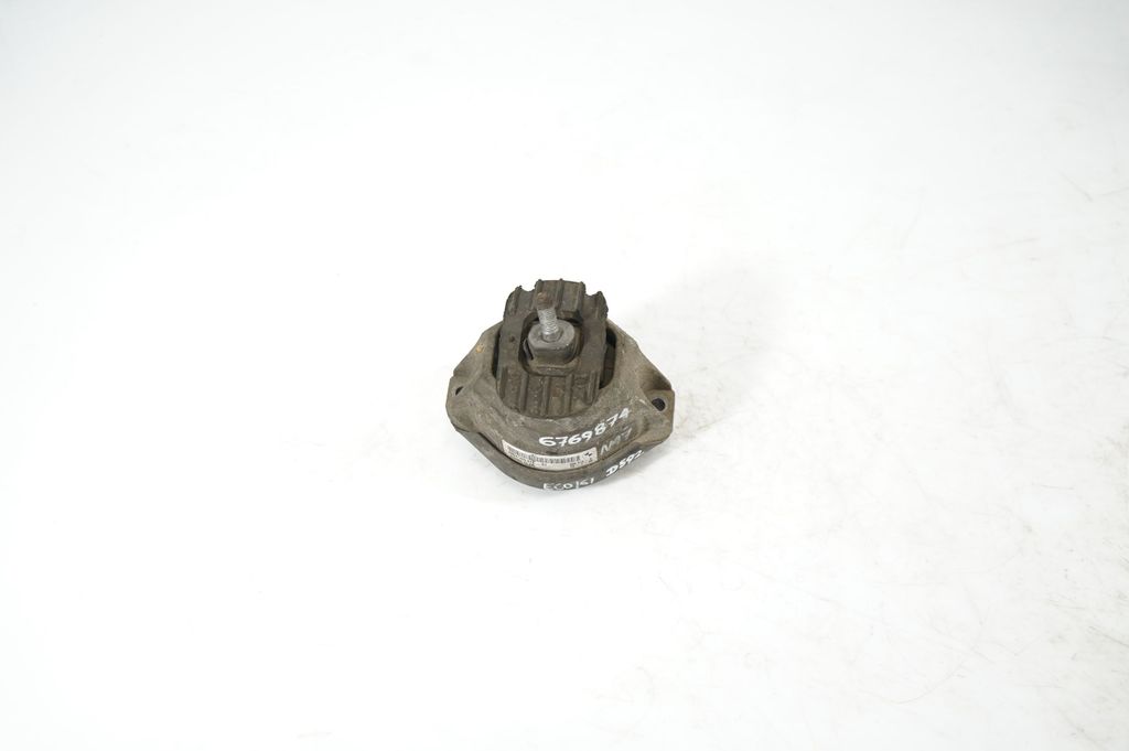 Engine mount bracket