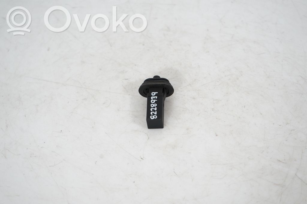 Fuel tank cap lock (4)