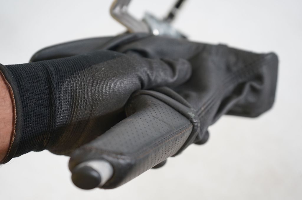 Handbrake/parking brake lever assembly (6)