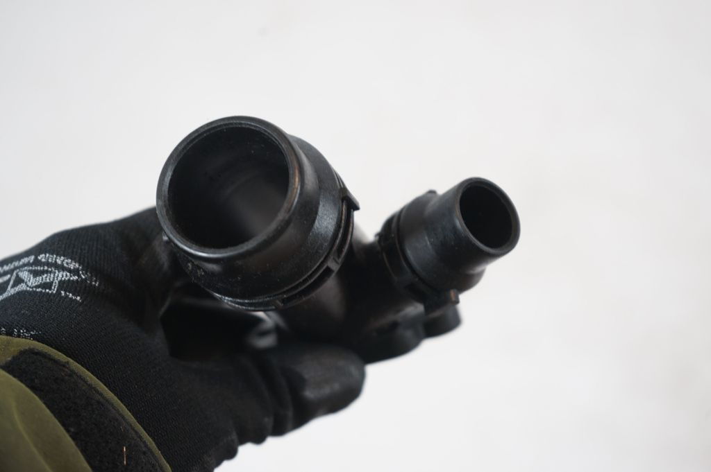 Engine coolant pipe/hose (7)