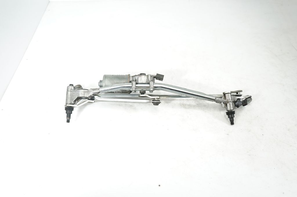 Front wiper linkage and motor (3)