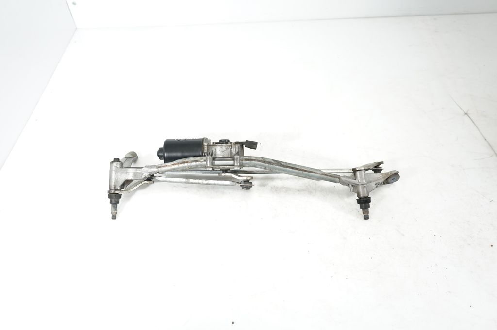 Front wiper linkage and motor (3)